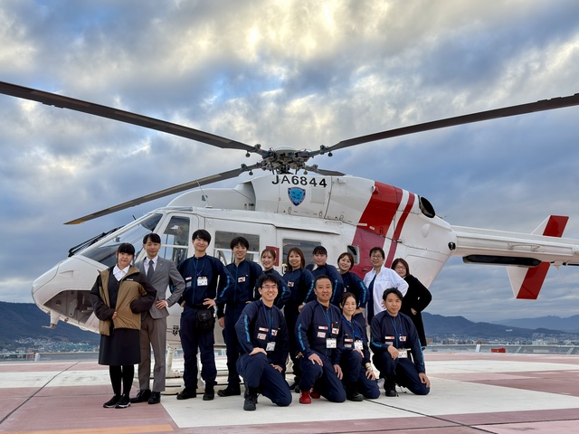 ドクターヘリとスタッフ