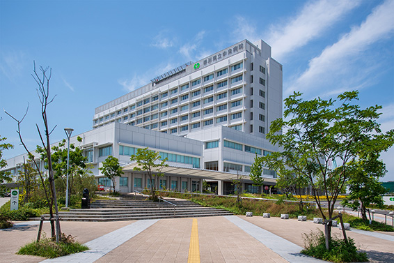 香川県立中央病院外観写真
