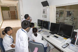 放射線部見学の様子 写真2