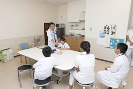 リハビリ室見学の様子 写真3