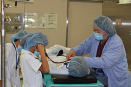 手術室見学の様子　写真2